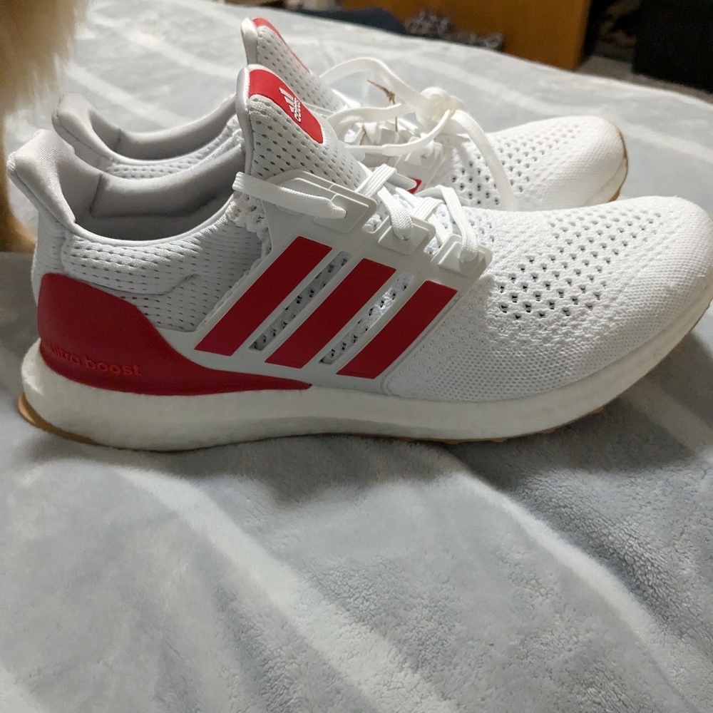 Ultraboost addidas NWT.
